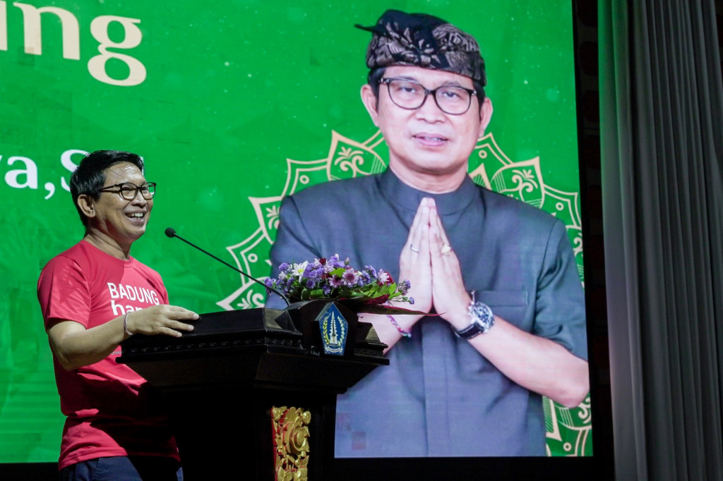 Sekda Hadiri Pengukuhan Murid Sejati Ambara Ashram/Yoga Tertawa